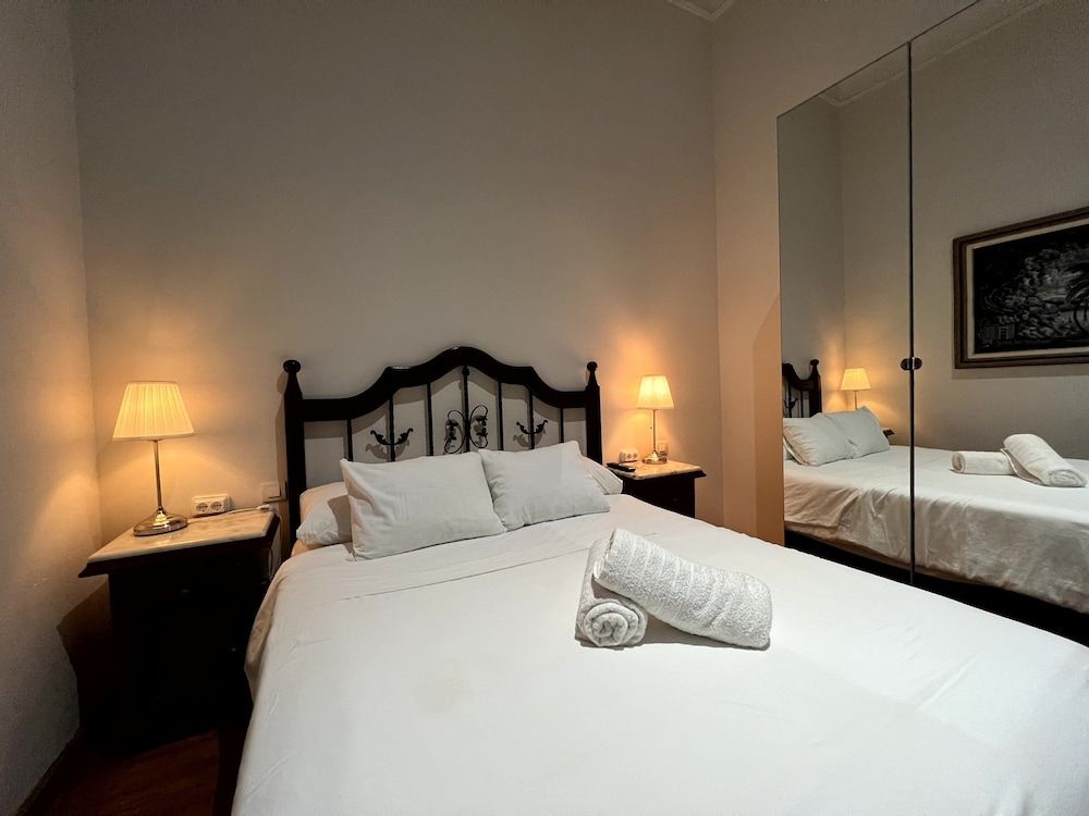 Santa Ana Suite & Rooms Standard Double Room 3