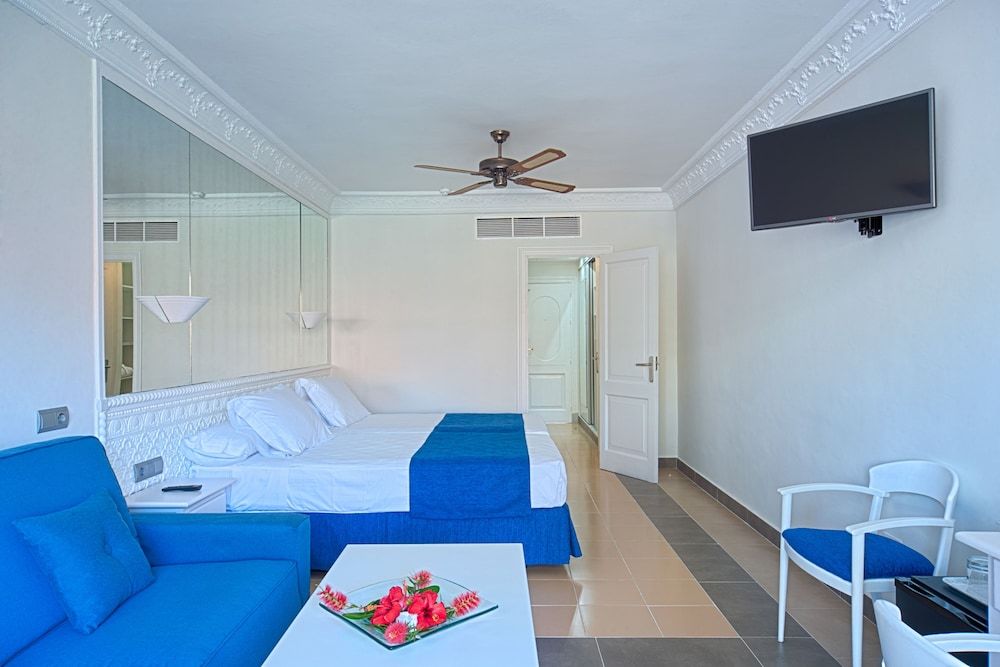 Playacapricho Hotel Family Room 3