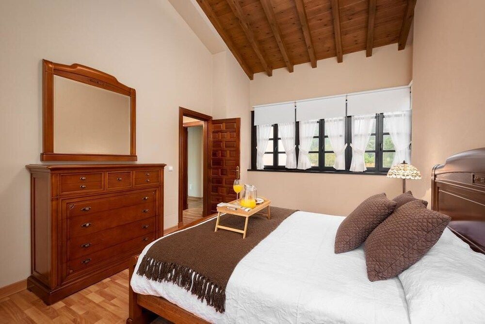 House, 4 Bedrooms, Courtyard Area