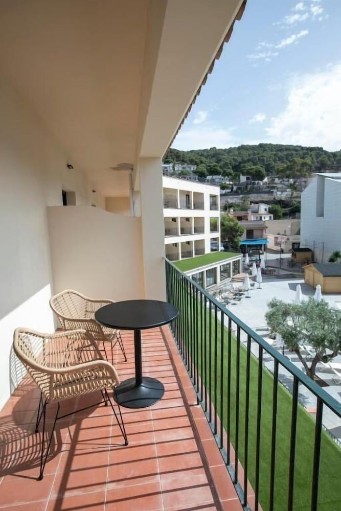 Hotel Coral Boutique by gaiarooms Quadruple Room 3