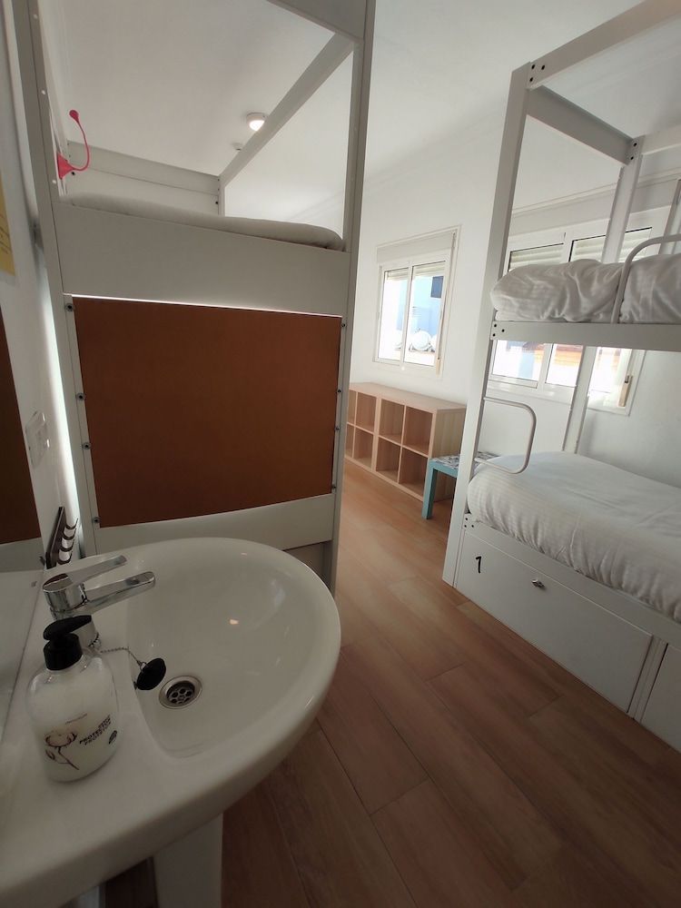 Shared Dormitory, Women only, Shared Bathroom (1 bed in 8 Bed Dorm)