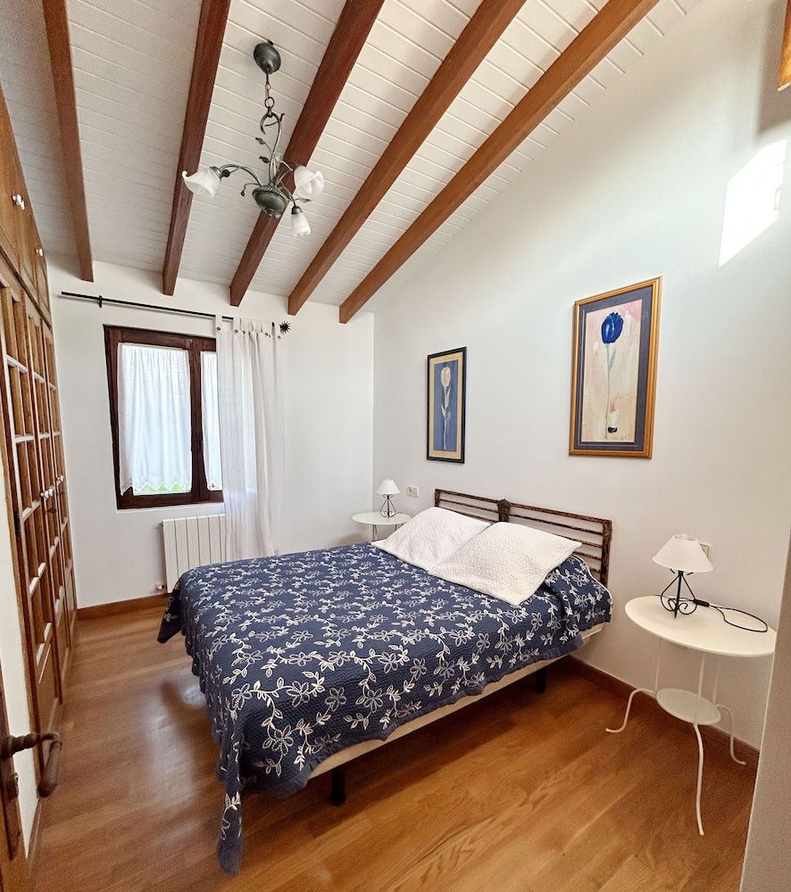 Family House, 2 Bedrooms, Kitchen, Garden View