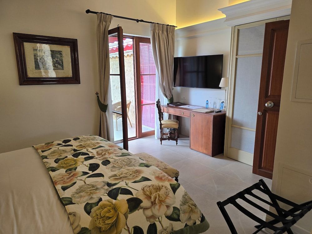 Deluxe Double Room, Hot Tub, Valley View