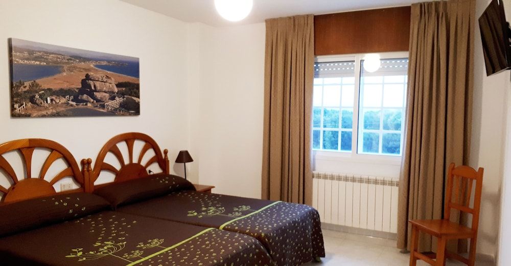 Twin Room (102)