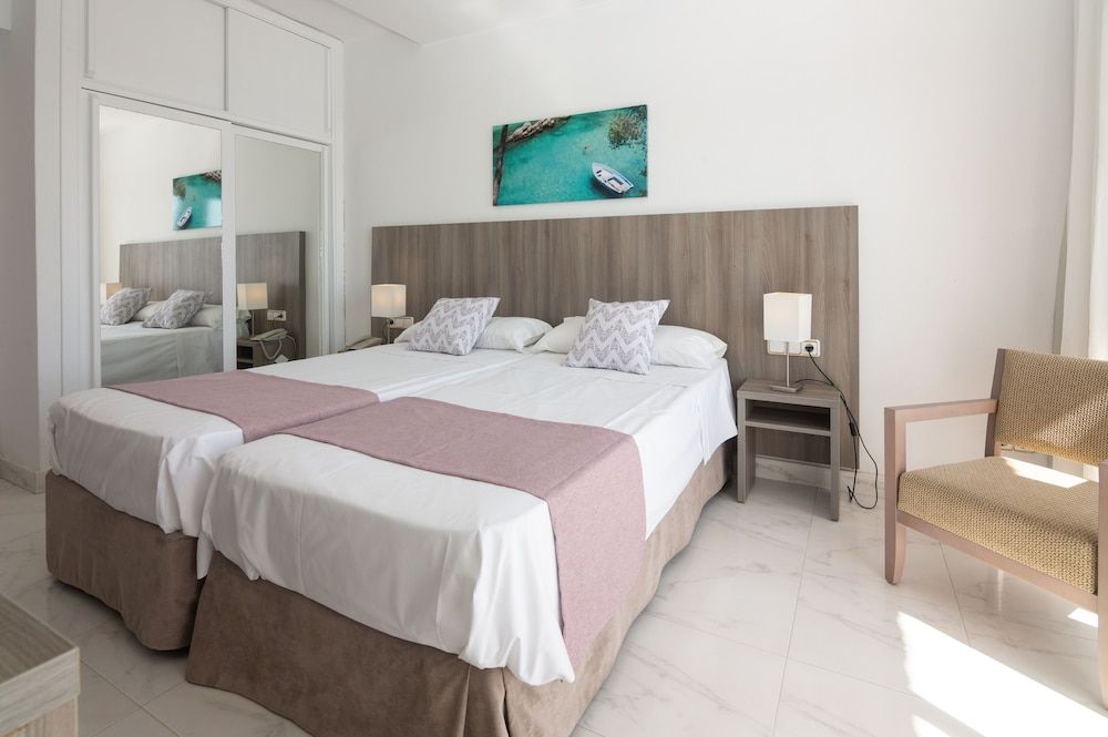 Double Room, Sea View (2 Adults + 1 Child)