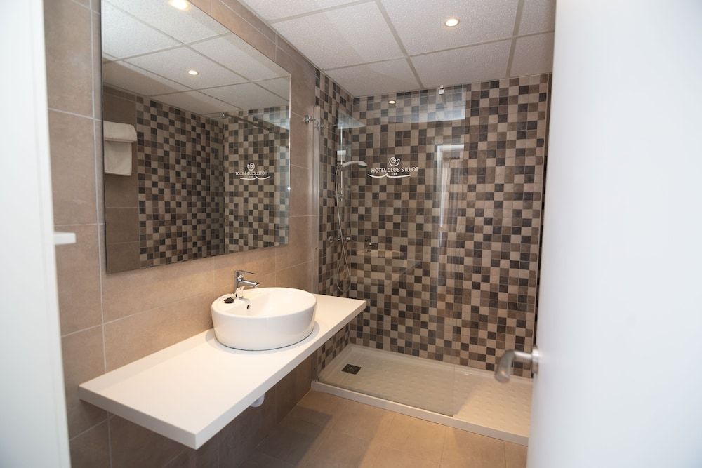 Superior Room (3 Adults)