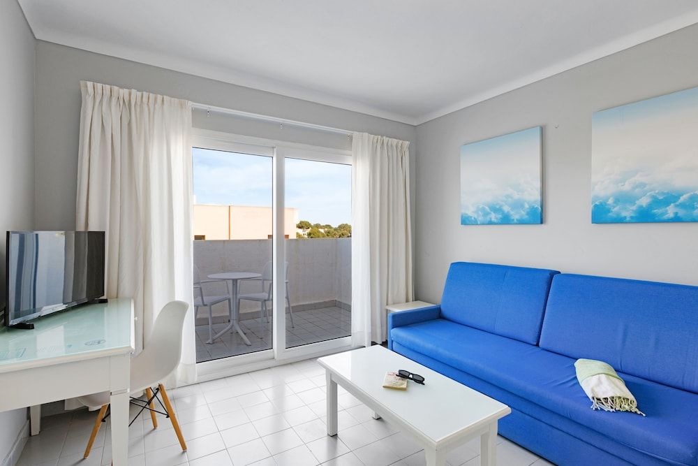 Studio One Bedroom Lateral Sea View (2 Adults + 1 child)