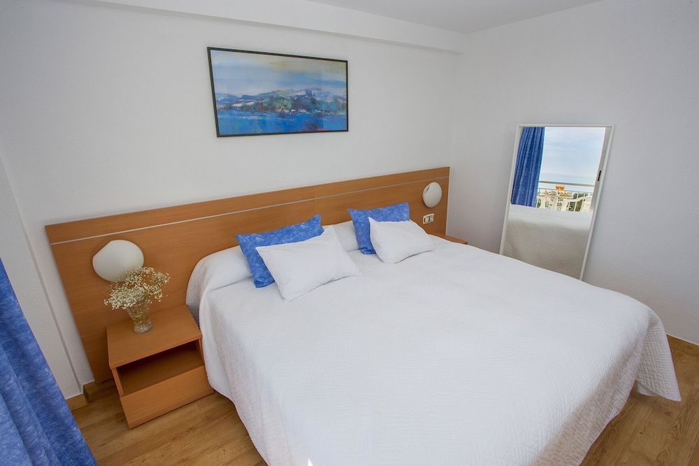 Double Room (Extra bed 3 adults)