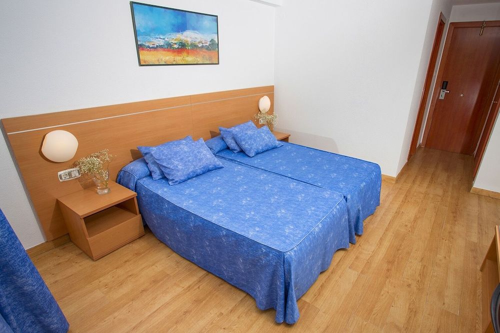 Double Room (2 adults)
