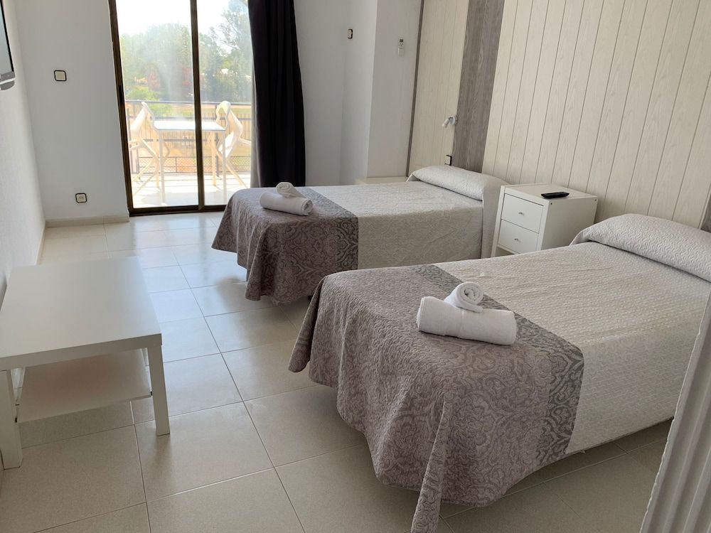 Basic Double Room, 2 Twin Beds, Sea View