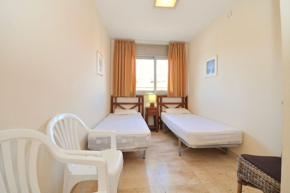 Family Duplex, 3 Bedrooms, 2 Bathrooms, Beachside