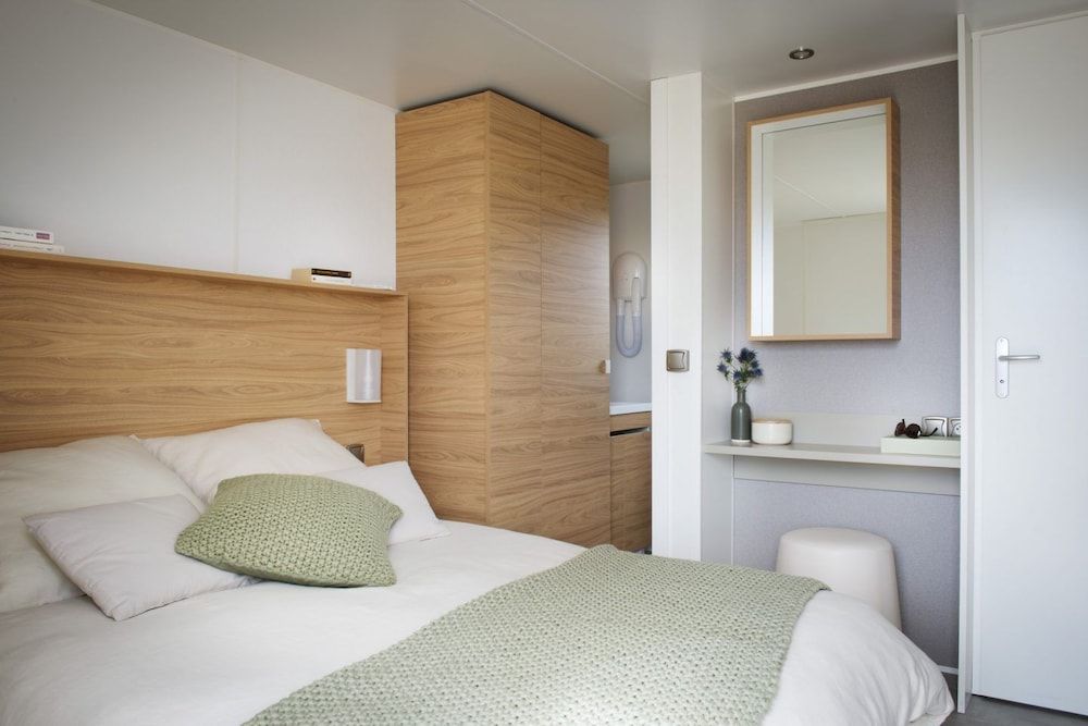 Mobile Home (Suites)