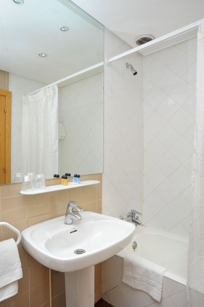 As Hoteles Altube Triple Room (2+1) 4