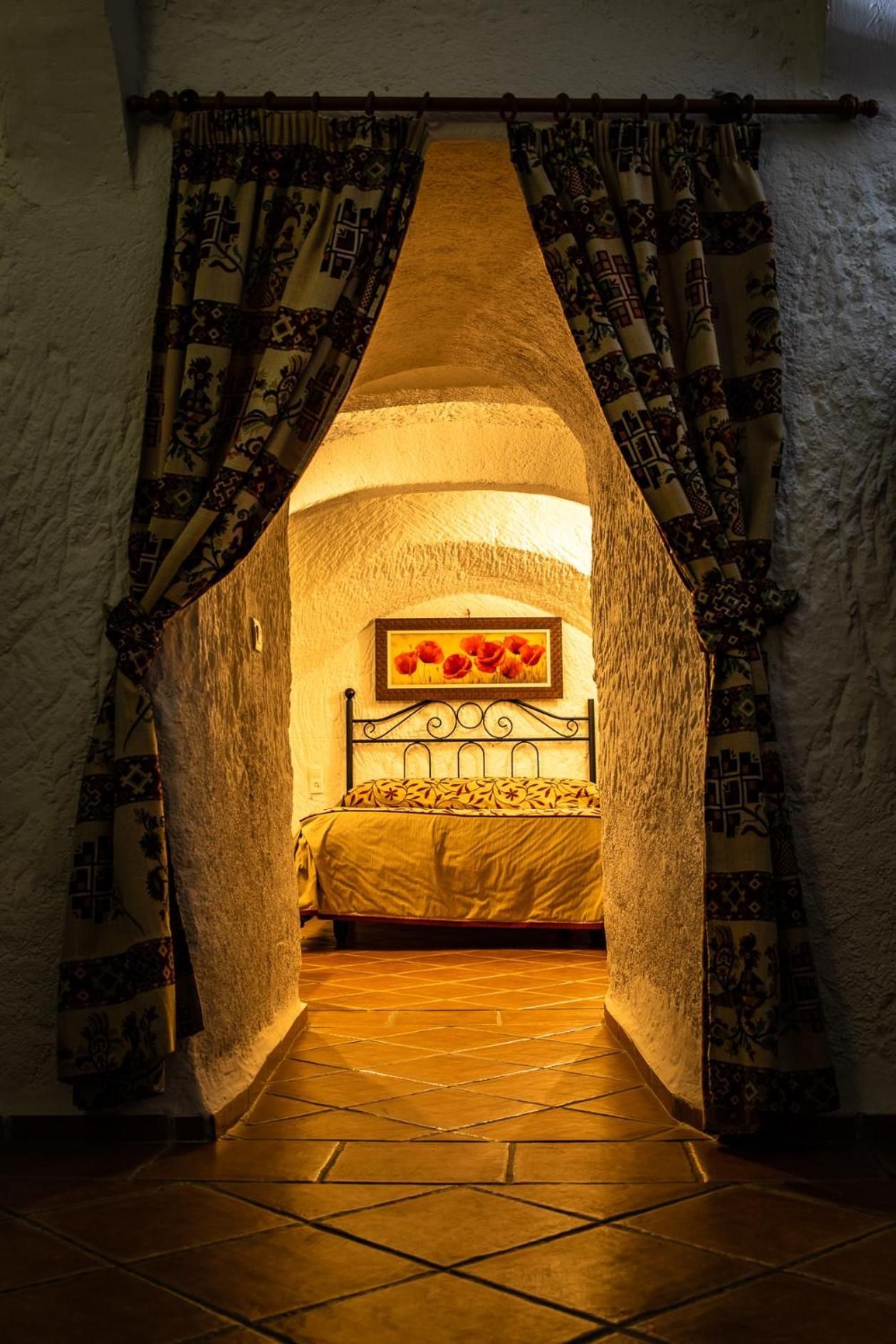 Cave (3 adults)