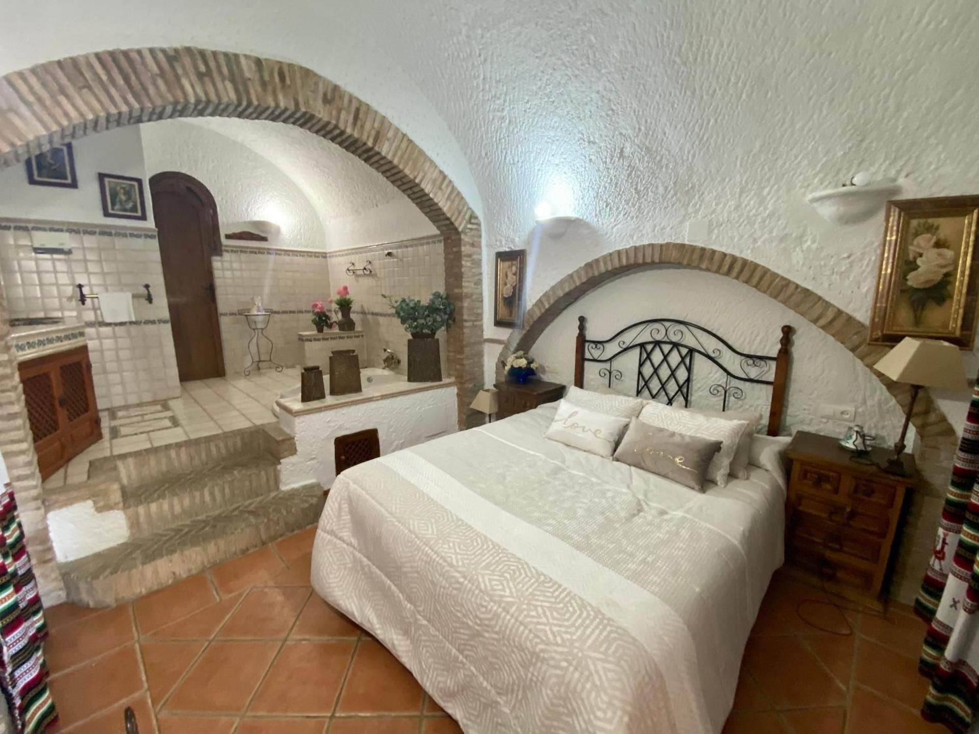 Suite Cave with Hot Tub
