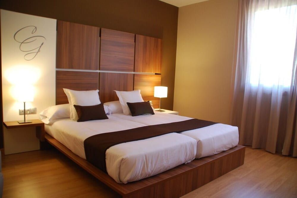 Double or Twin Room, 1 Double or 2 Twin Beds, Mountain View