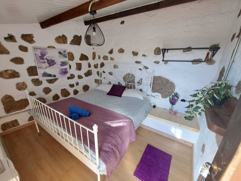 Standard Double Room, 1 Double Bed, Non Smoking, Shared Bathroom
