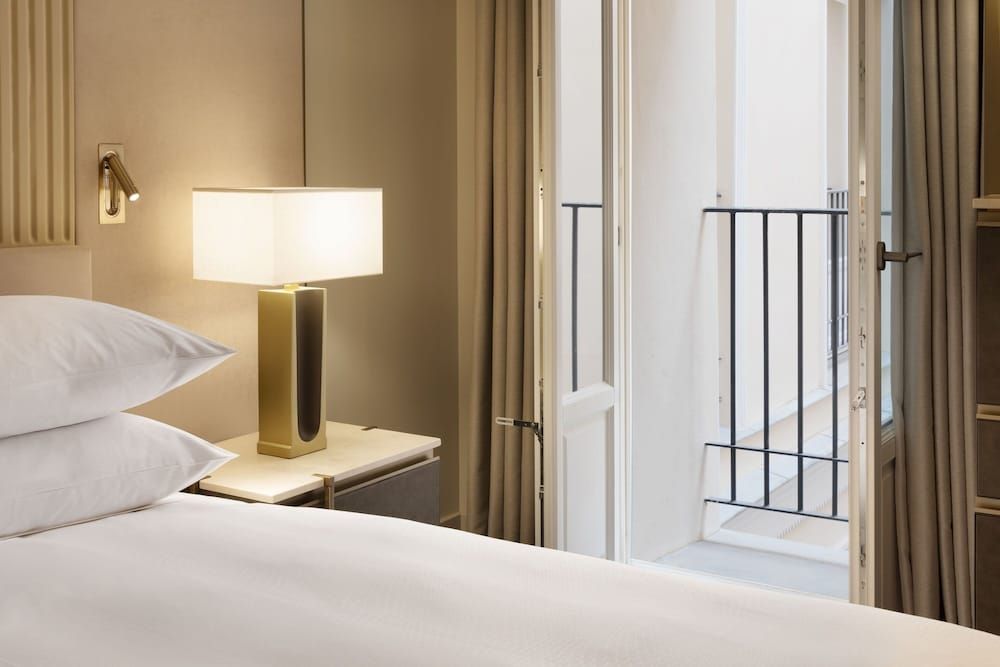 JW Marriott Hotel Madrid Deluxe Room, 1 King Bed, Non Smoking, Courtyard View 2