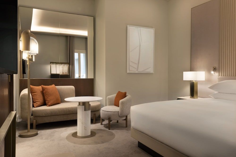 JW Marriott Hotel Madrid Deluxe Room, 1 King Bed, Non Smoking, Courtyard View 3