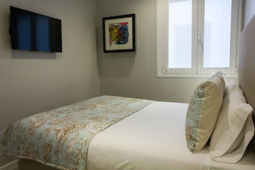 undefined Arenal Suites Preciados 2