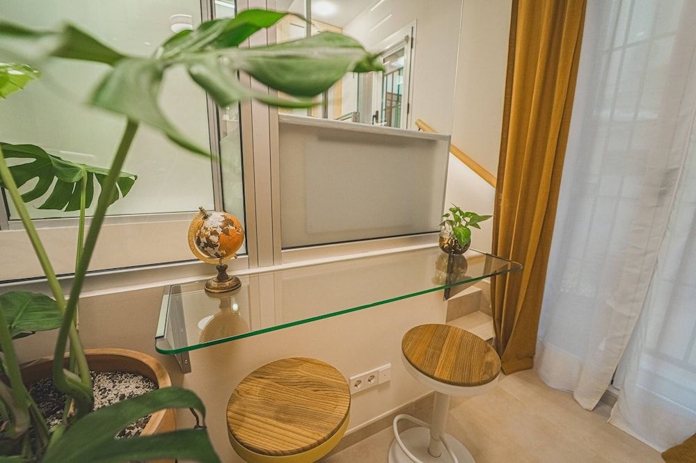 4 Bears Studios Luxury Suite 11