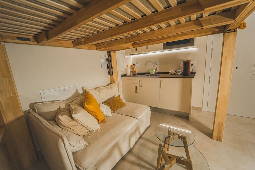 4 Bears Studios Luxury Suite 8