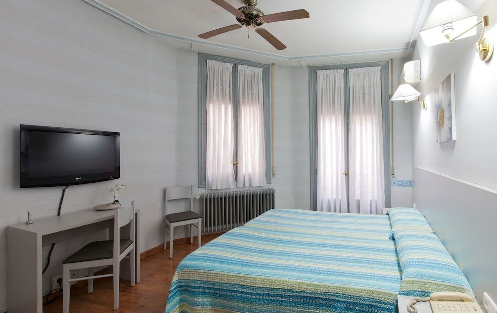 undefined Hostal Andorra 6