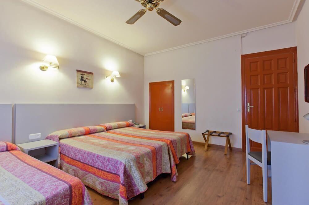 undefined Hostal Andorra 10