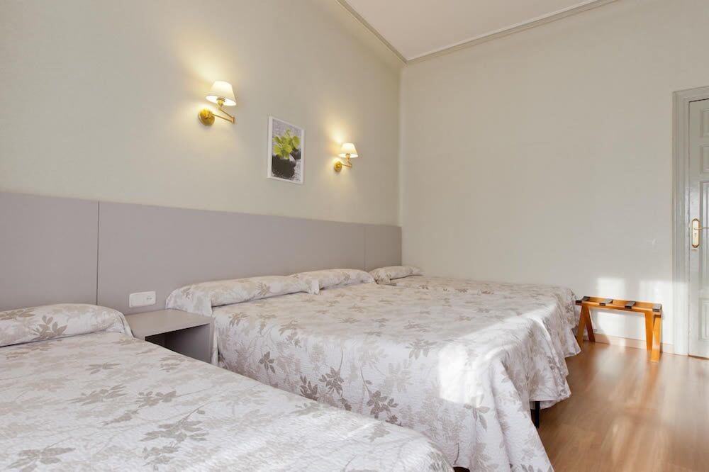 Hostal Andorra Quadruple Room