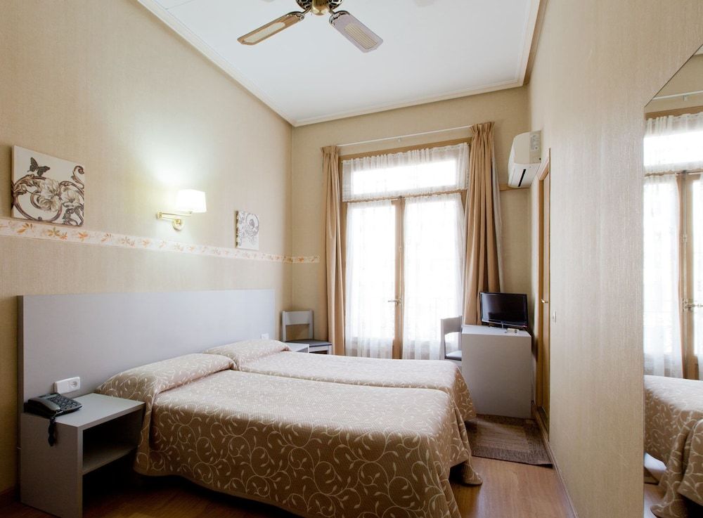 undefined Hostal Andorra 7