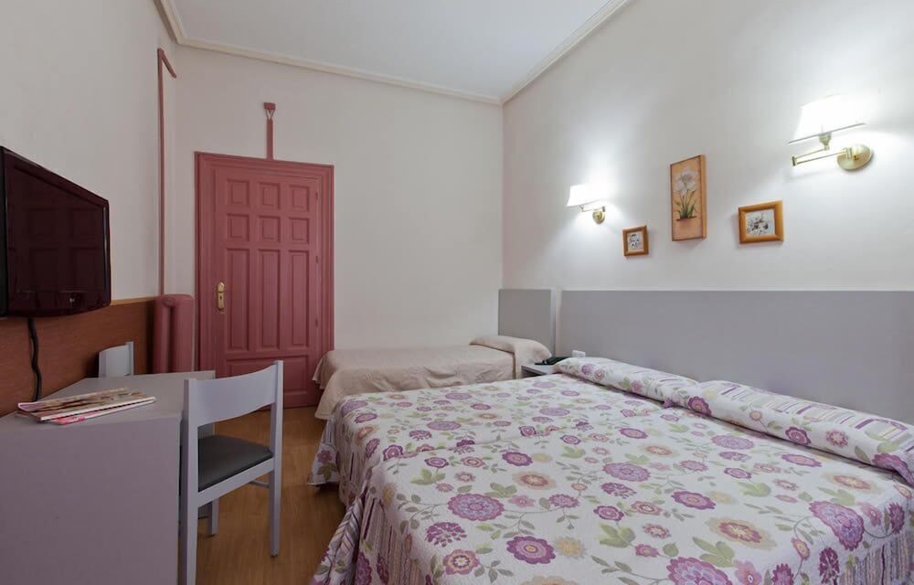 Hostal Andorra Triple Room 3
