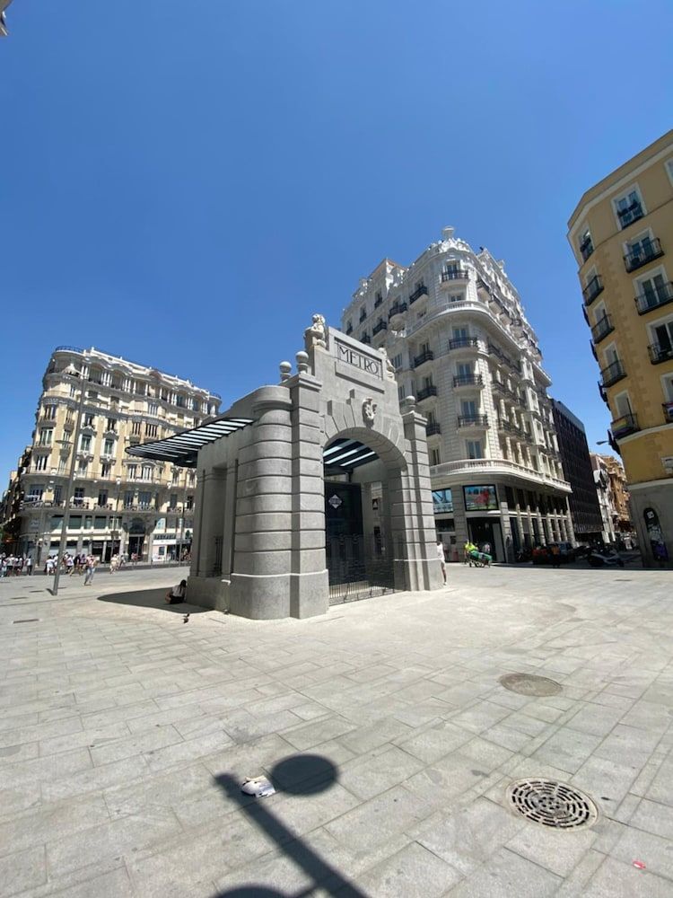 undefined Hostal MH Fuencarral 6