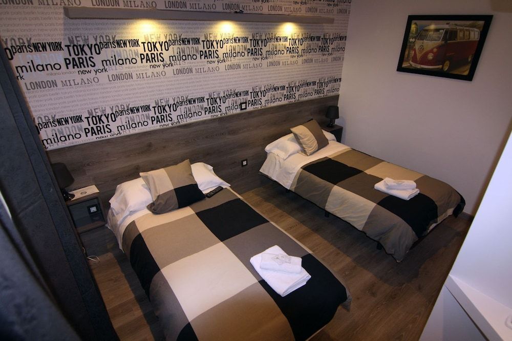 undefined Hostal MH Fuencarral 5