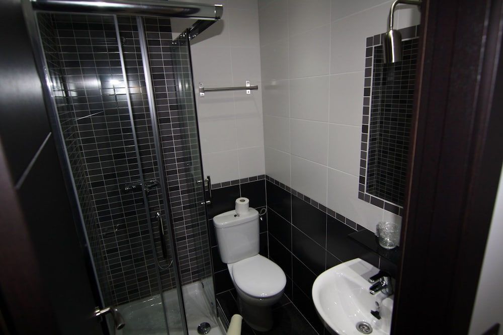 undefined Hostal MH Fuencarral 10