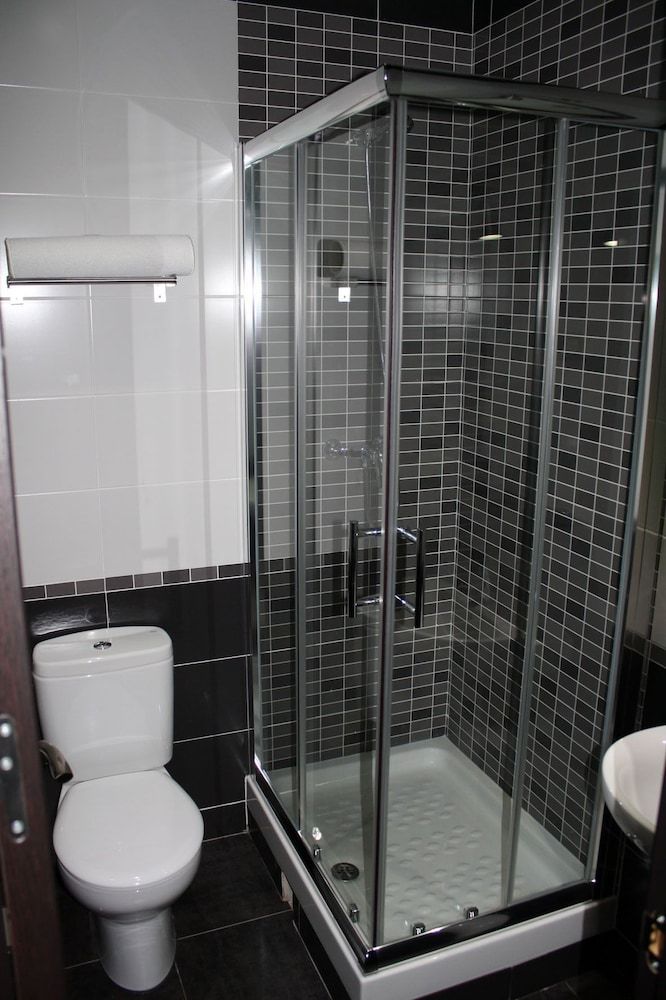 undefined Hostal MH Fuencarral 8