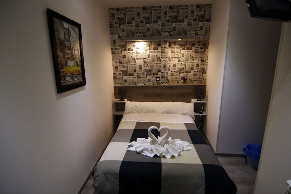 undefined Hostal MH Fuencarral 4