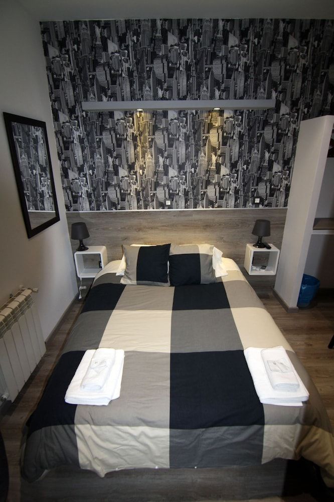 undefined Hostal MH Fuencarral 3