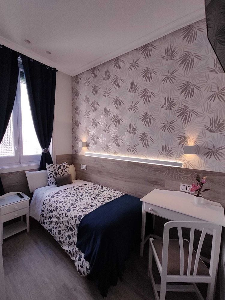 undefined Hostal Alfaro