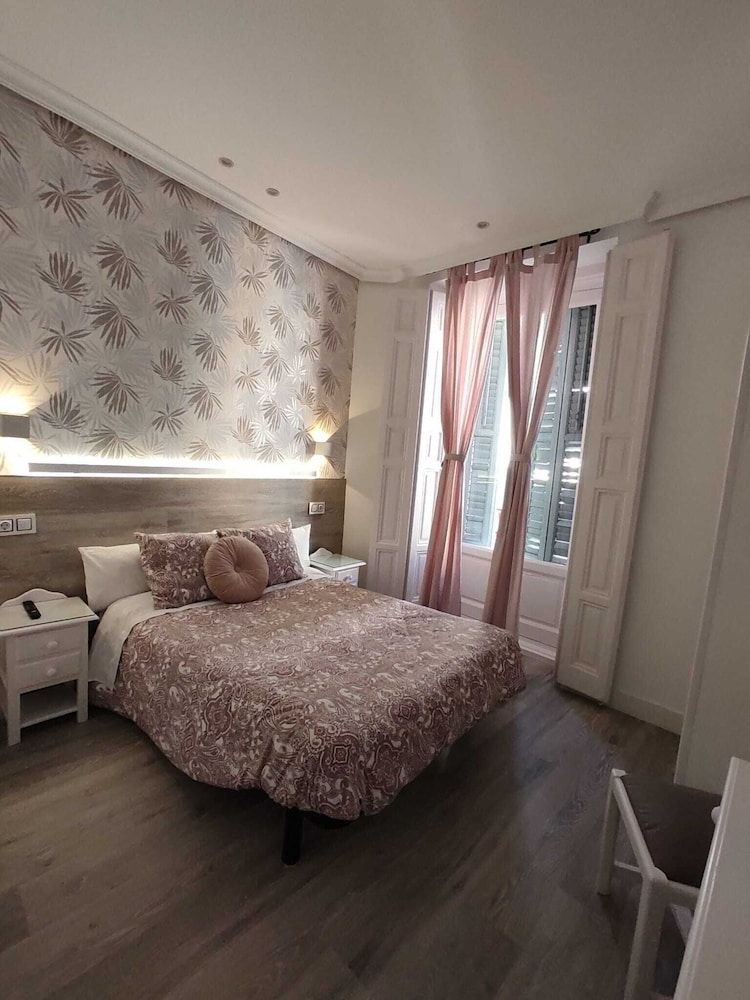 undefined Hostal Alfaro 2