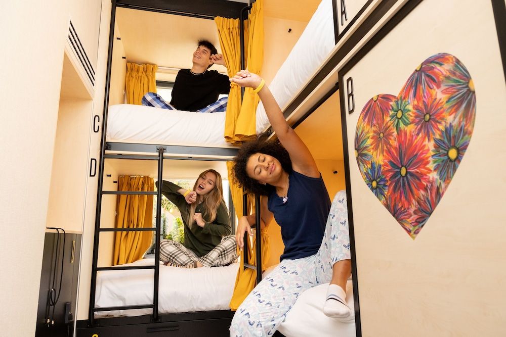 Petit Hostel Palacio Real Private Quadruple Room 2