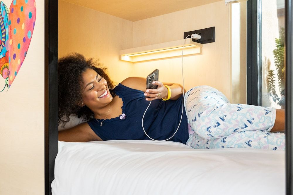 Petit Hostel Palacio Real Private Quadruple Room 4