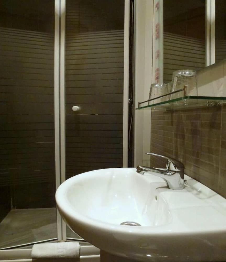 Hostal Regio Triple Room 3