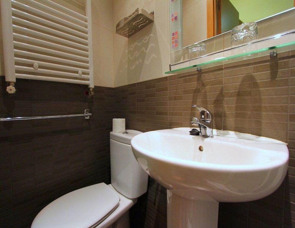 Hostal Regio Quadruple Room 3