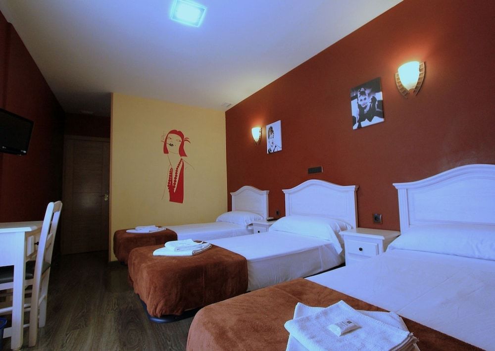Hostal Regio Triple Room