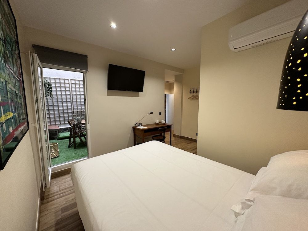 undefined PACOROOMS 9