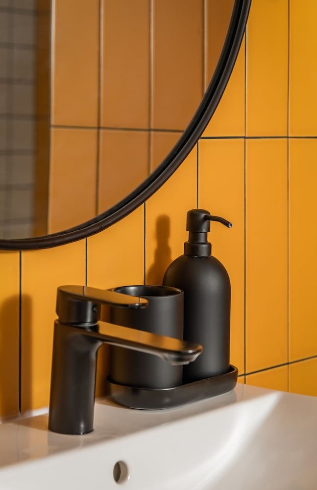 BYPILLOW Crosstown Double Room 4