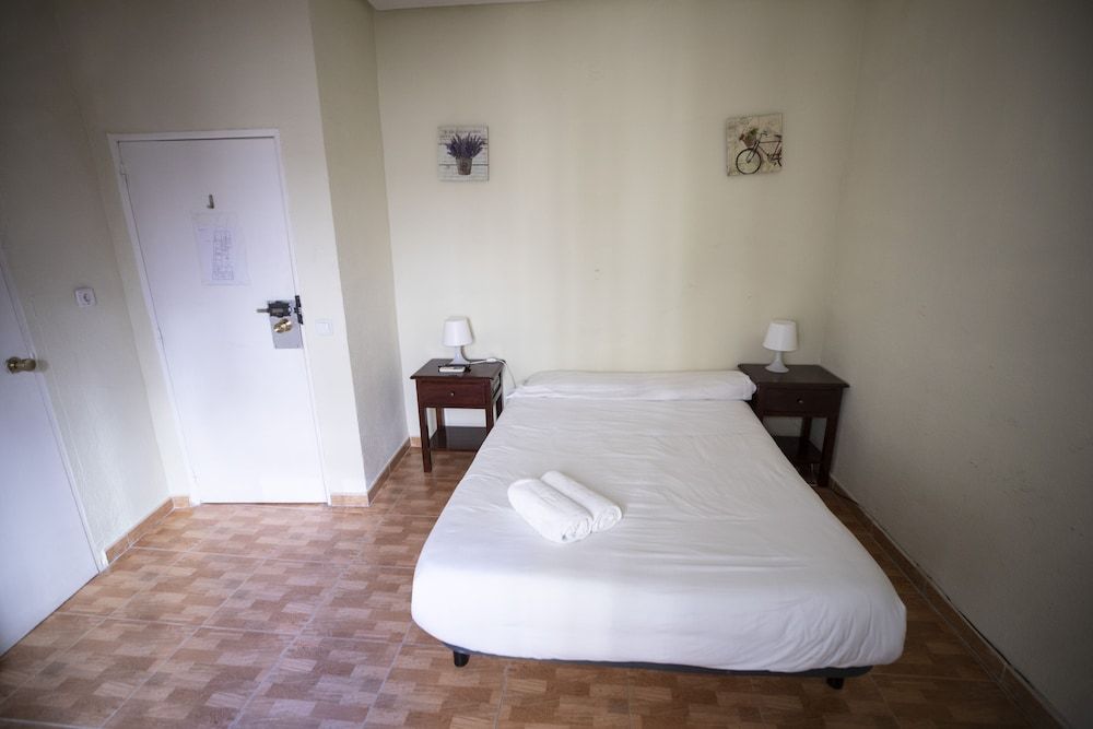Hostal MYD Los Perales Double Room 9
