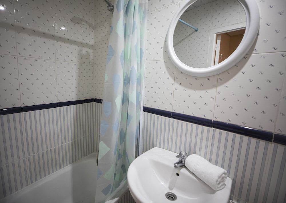 Hostal MYD Los Perales Double Room 16