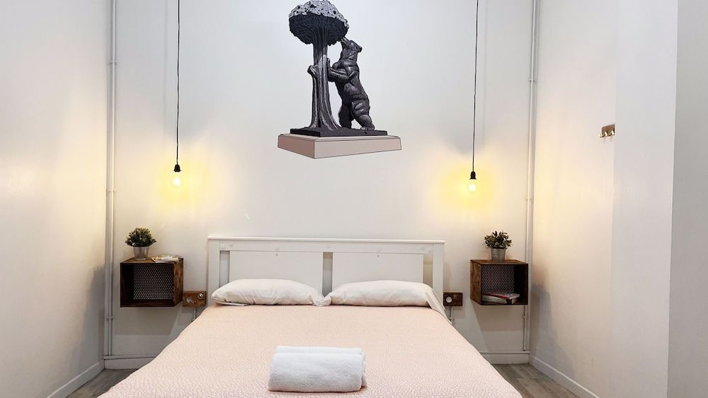 Way Hostel Madrid Triple Room, Private Bathroom 2