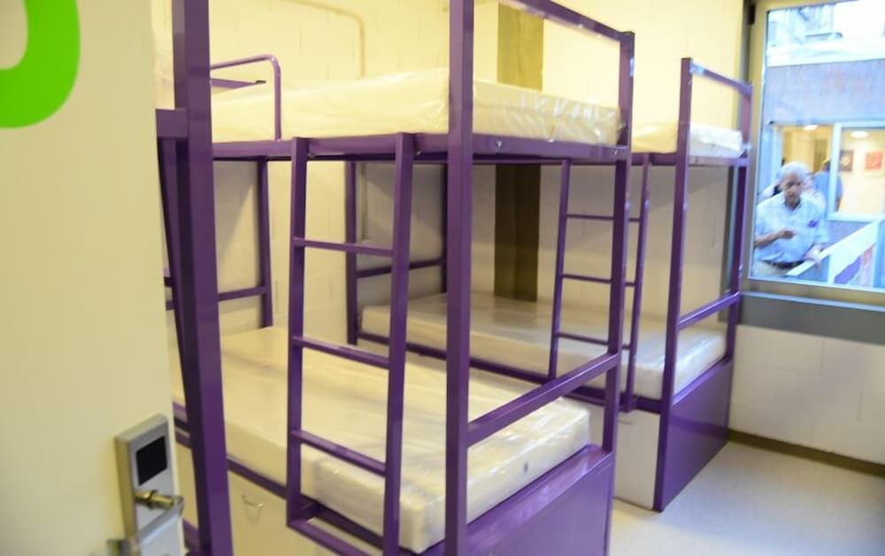 Scout Madrid Hostel Bed in 6-Bed Female Dormitory Room with Shared Bathroom 3